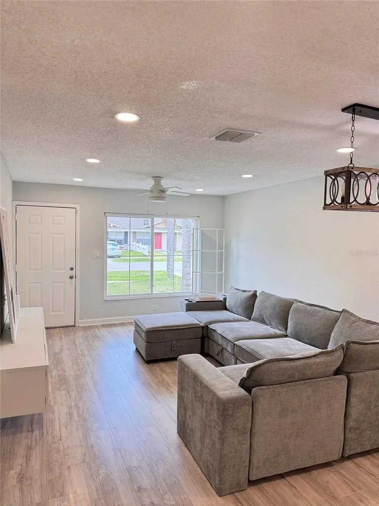 8043 Puffin Drive Orlando FL 32825