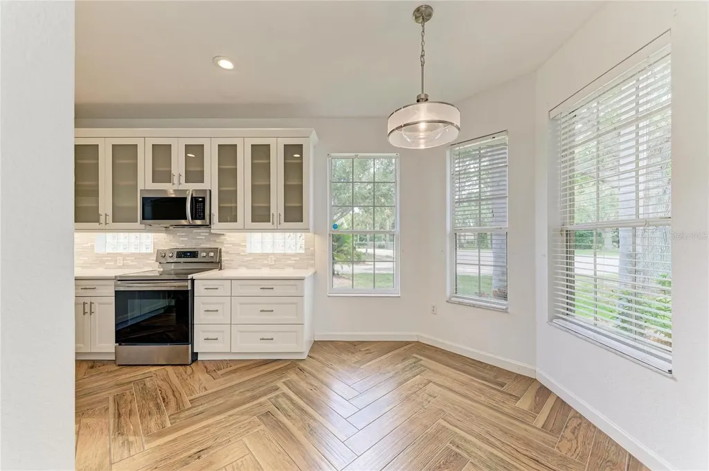 5047 Lakescene Place Sarasota FL 34243