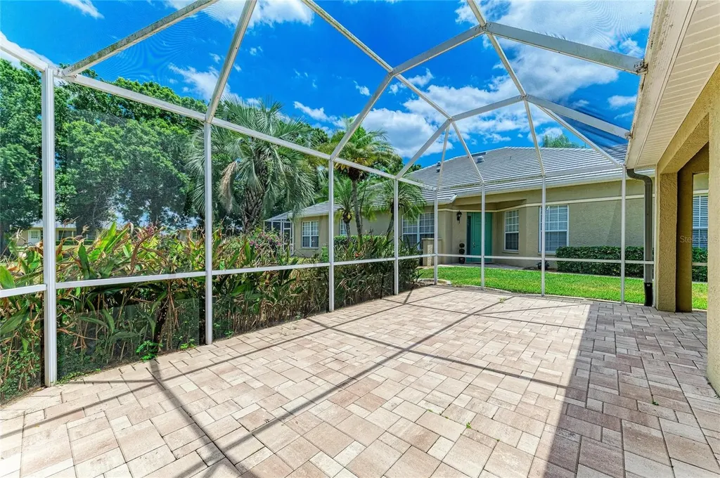 5047 Lakescene Place Sarasota FL 34243
