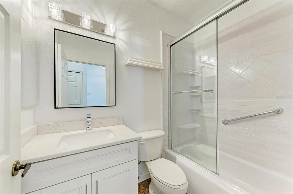 5047 Lakescene Place Sarasota FL 34243