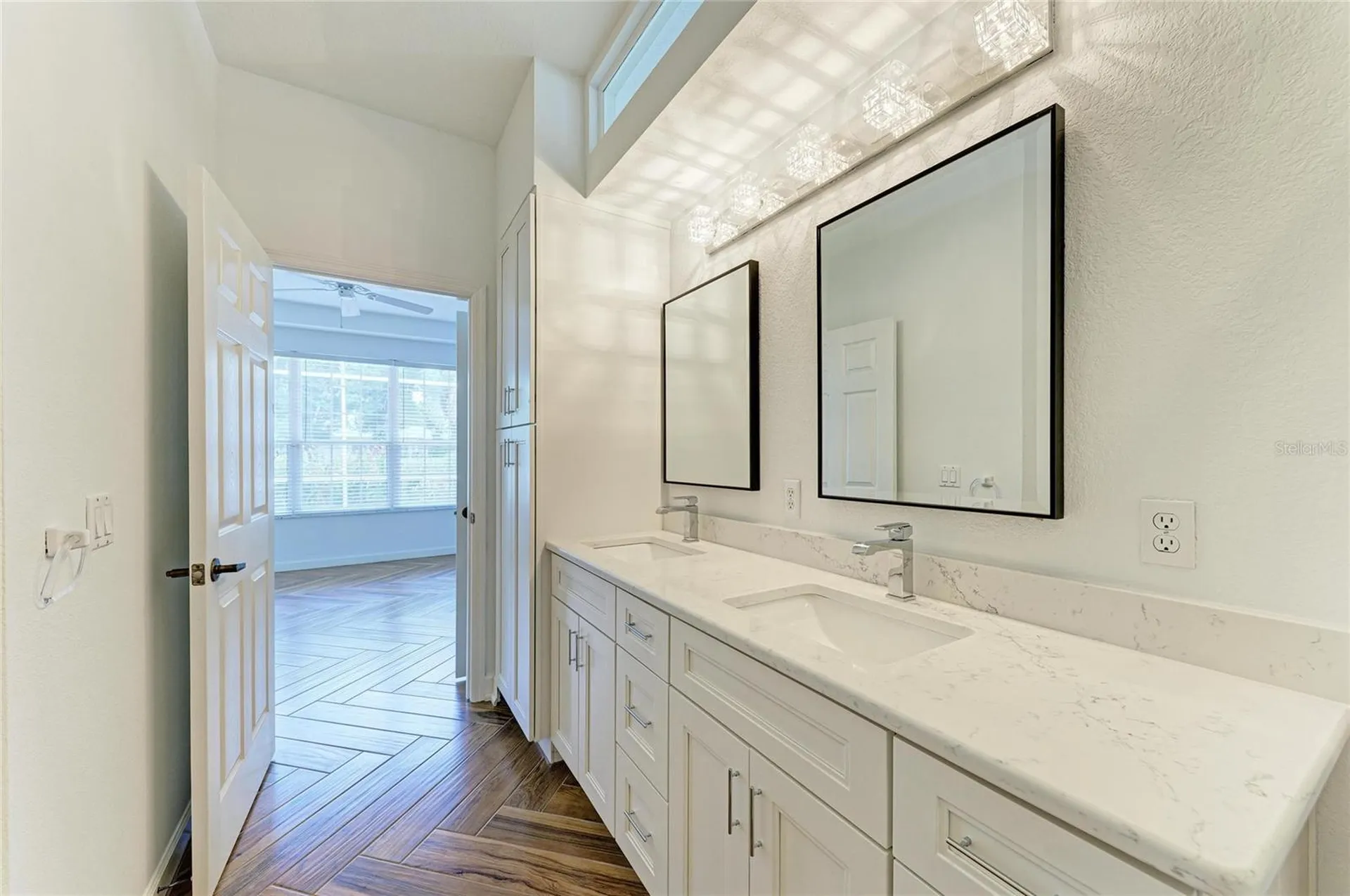 5047 Lakescene Place Sarasota FL 34243