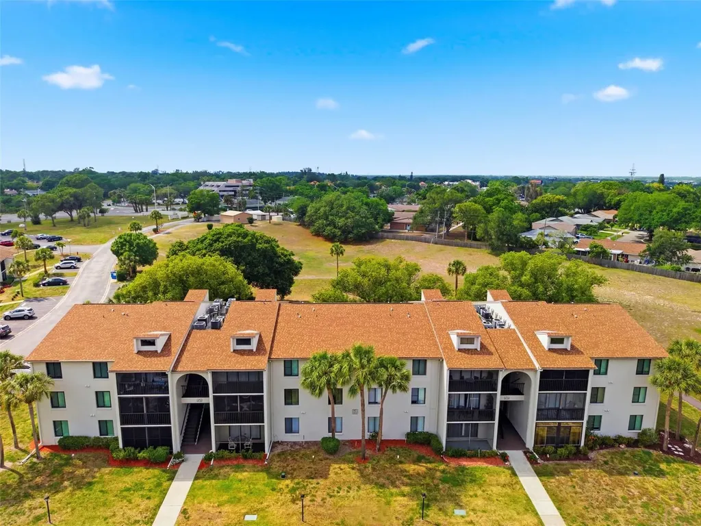 1871 Pine Ridge Way W Palm Harbor FL 34684