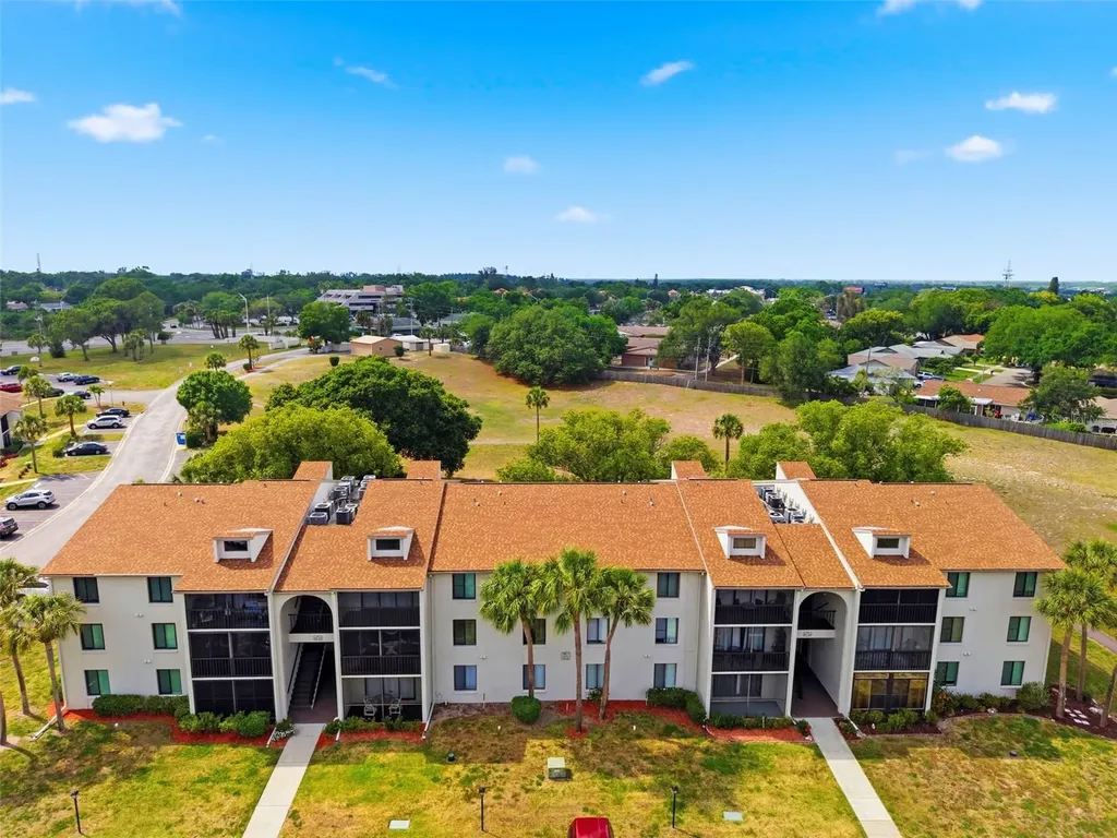 1871 Pine Ridge Way W Palm Harbor FL 34684