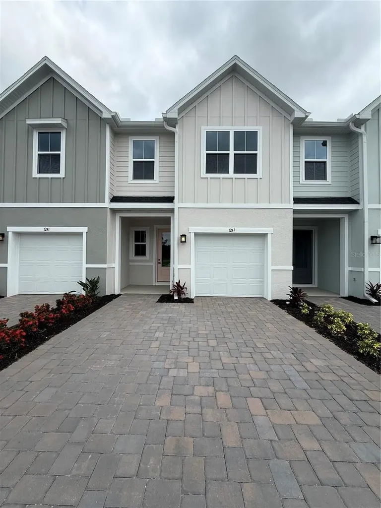 1247 Pineywood Field Drive Davenport FL 33837