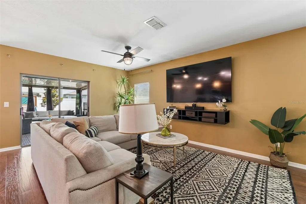 7422 French Marigold Avenue Tampa FL 33619