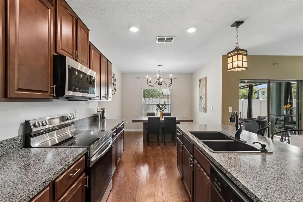 7422 French Marigold Avenue Tampa FL 33619