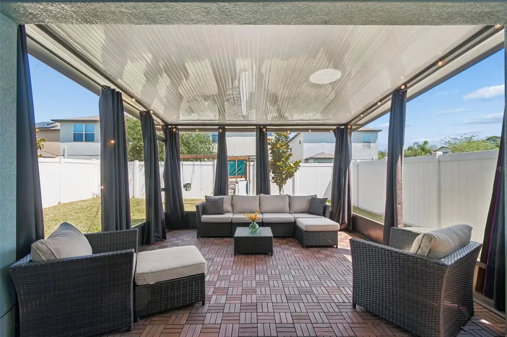7422 French Marigold Avenue Tampa FL 33619