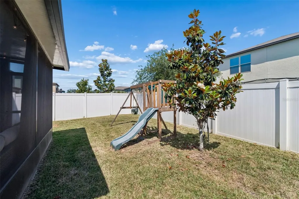 7422 French Marigold Avenue Tampa FL 33619