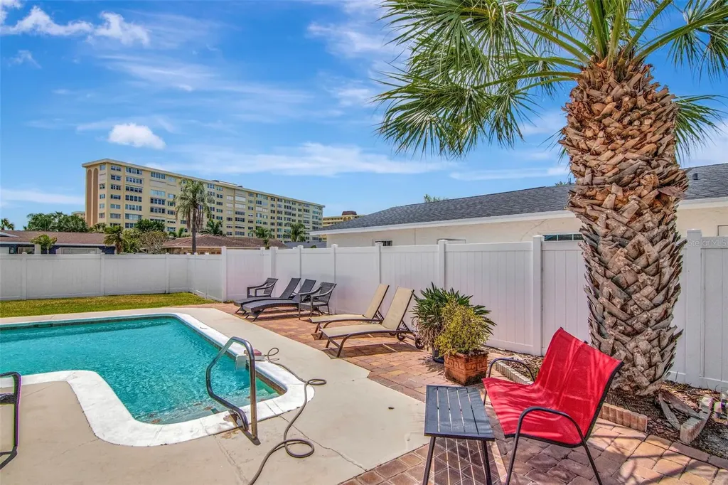 4712 114th Street N St Petersburg FL 33708