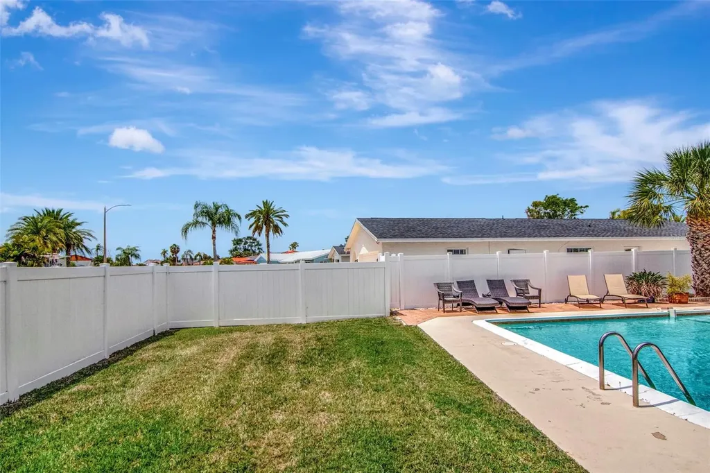 4712 114th Street N St Petersburg FL 33708