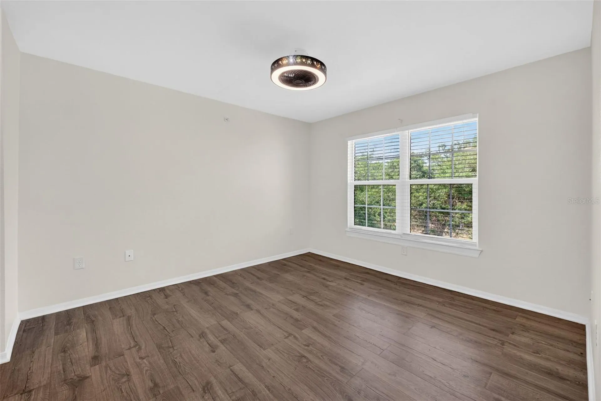 5467 Vineland Road Orlando FL 32811