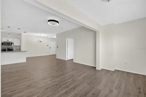 5467 Vineland Road Orlando FL 32811