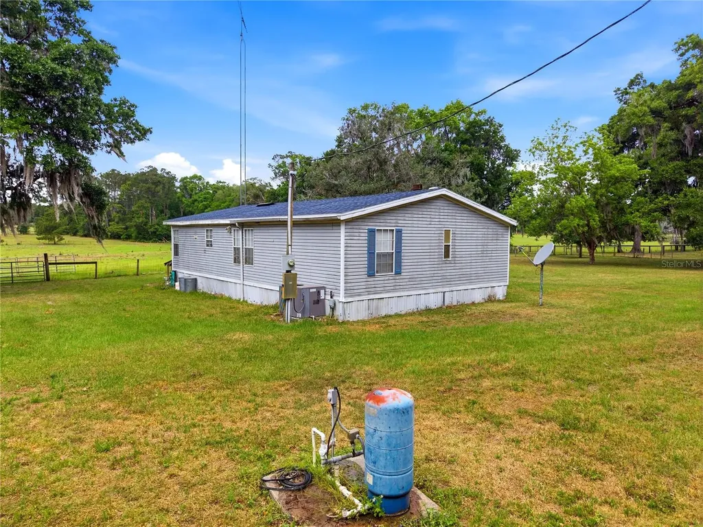 5820 NW 160th Street Reddick FL 32686