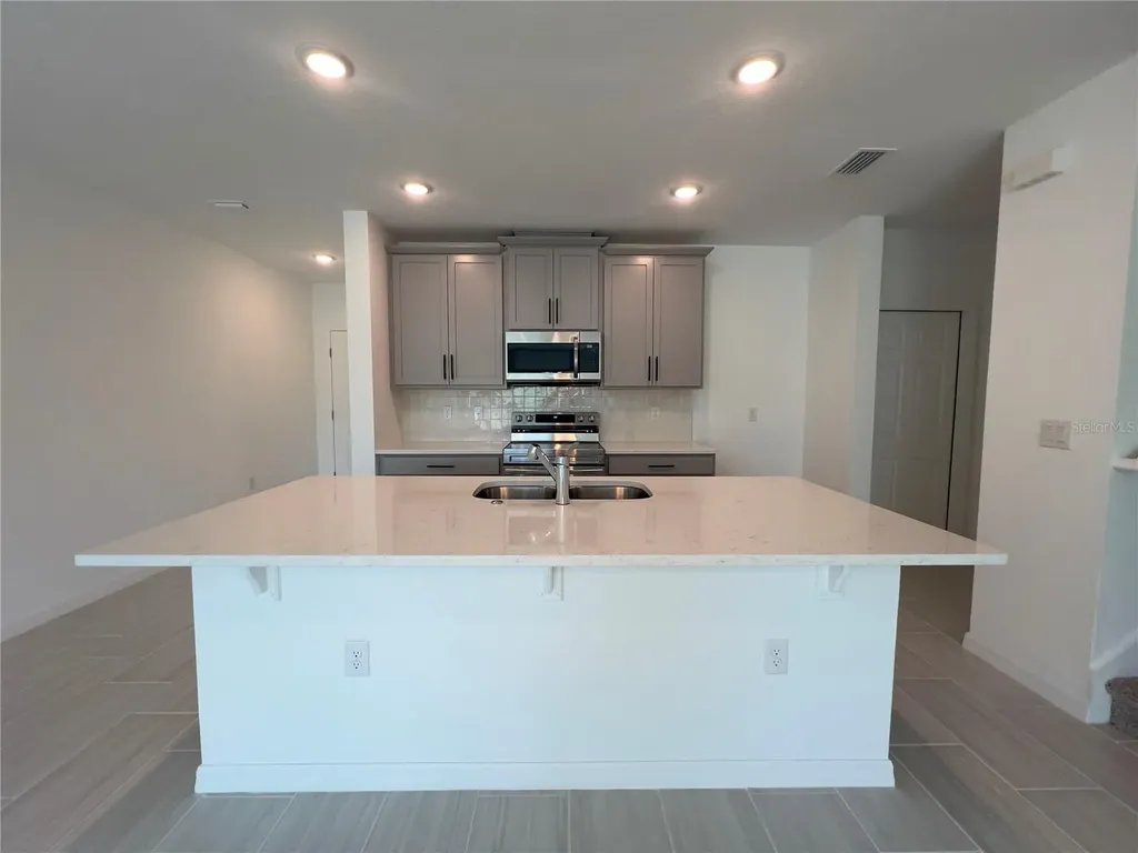490 Thompson Village Avenue Apopka FL 32703