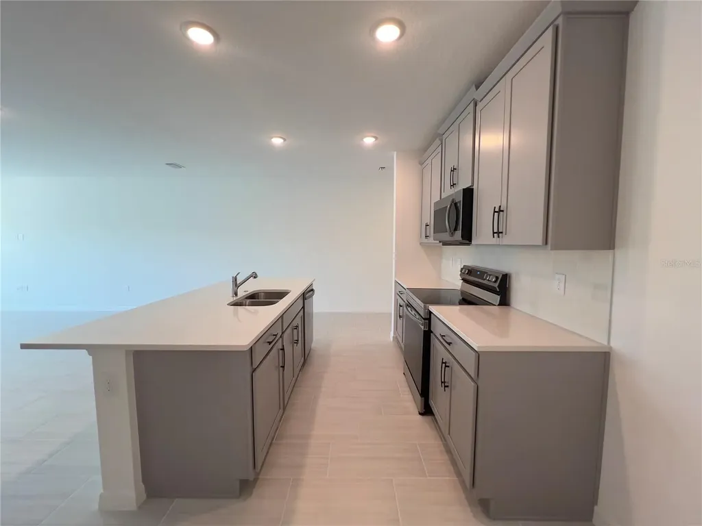 490 Thompson Village Avenue Apopka FL 32703
