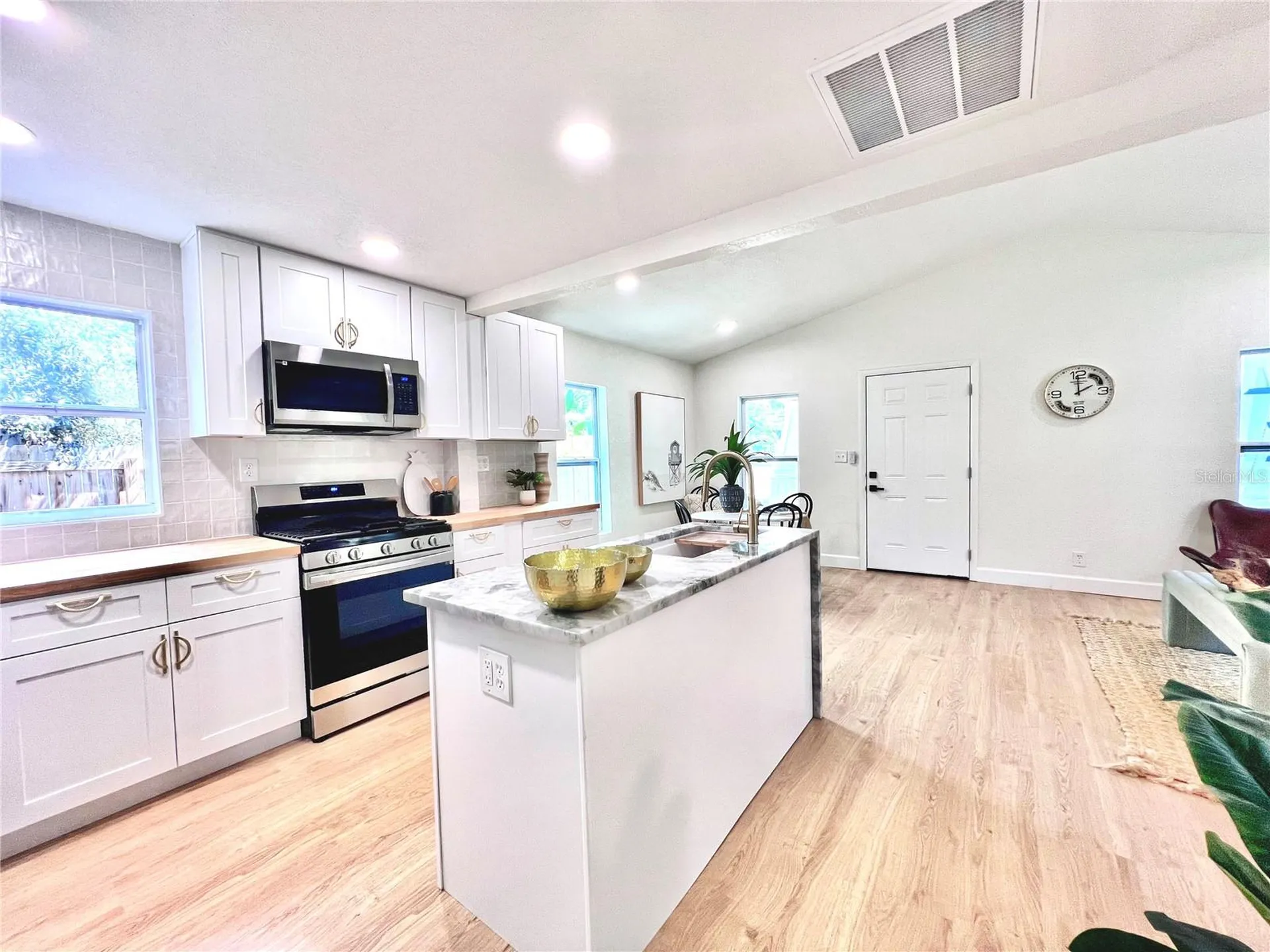 2427 32nd Avenue N St Petersburg FL 33713