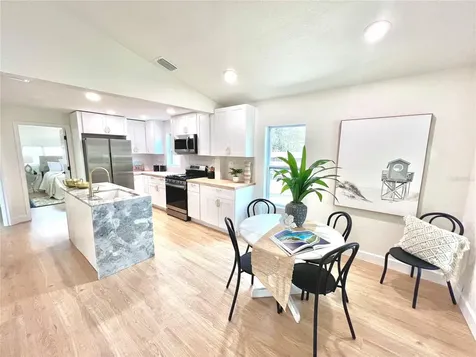 2427 32nd Avenue N St Petersburg FL 33713