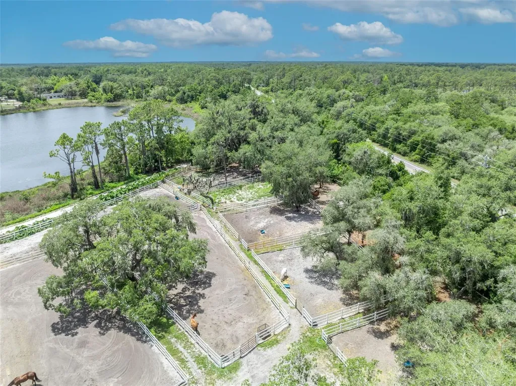 3287 N County Road 426 Geneva FL 32732
