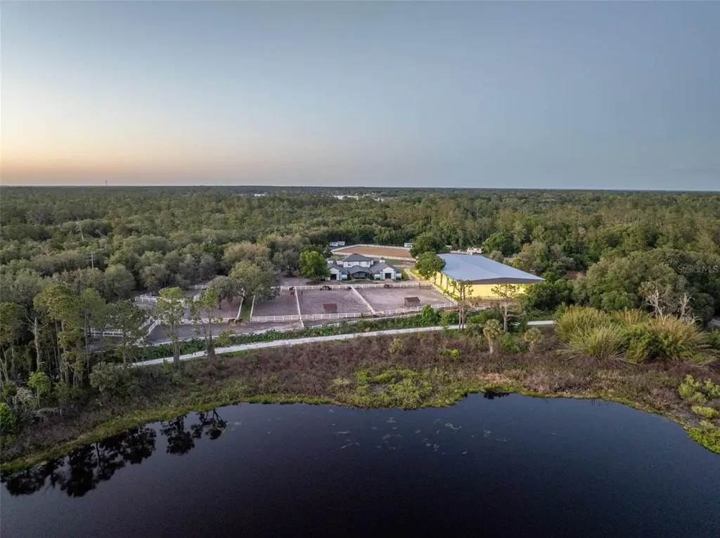 3287 N County Road 426 Geneva FL 32732