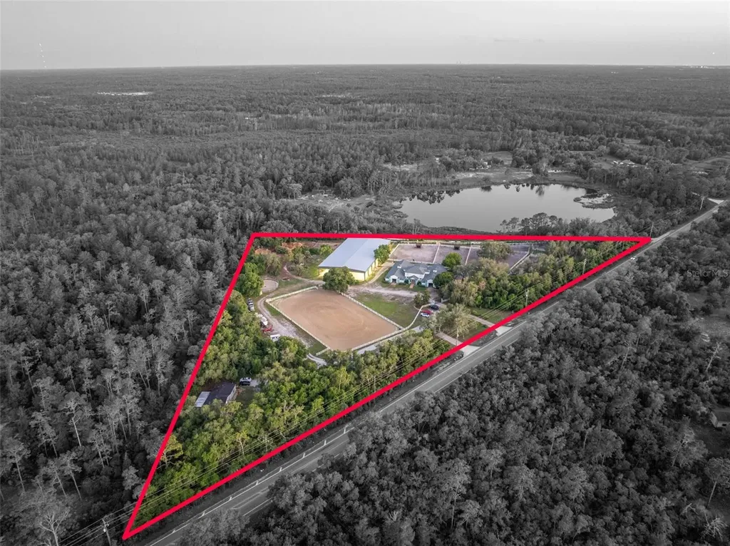 3287 N County Road 426 Geneva FL 32732