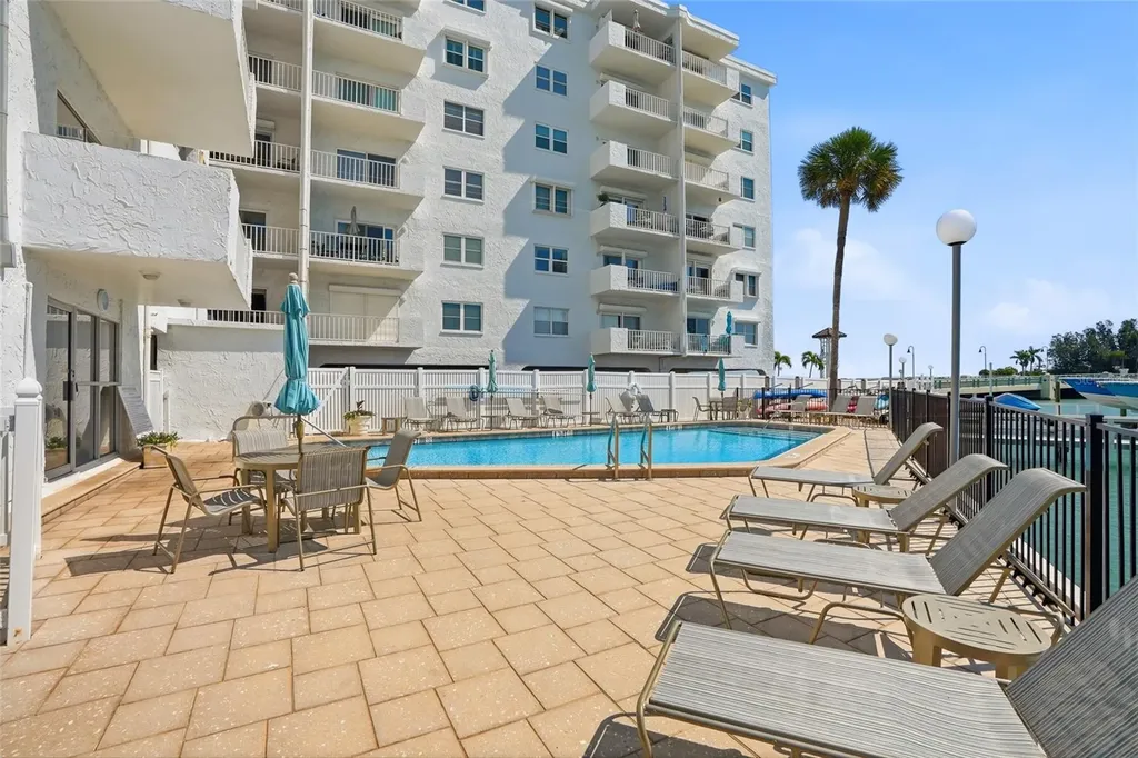 285 107th Avenue Treasure Island FL 33706