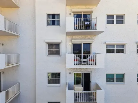 285 107th Avenue Treasure Island FL 33706