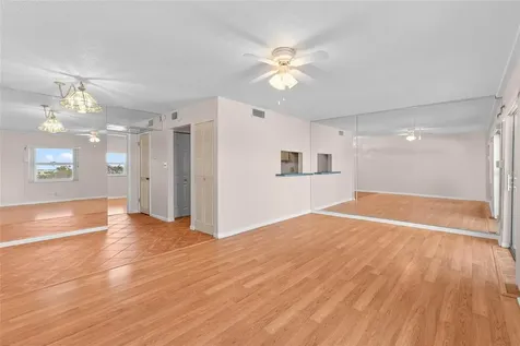 285 107th Avenue Treasure Island FL 33706