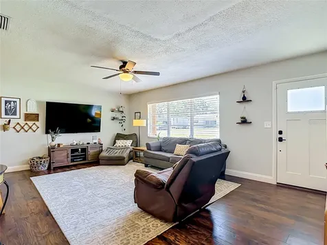 135 Connie Avenue Tampa FL 33613