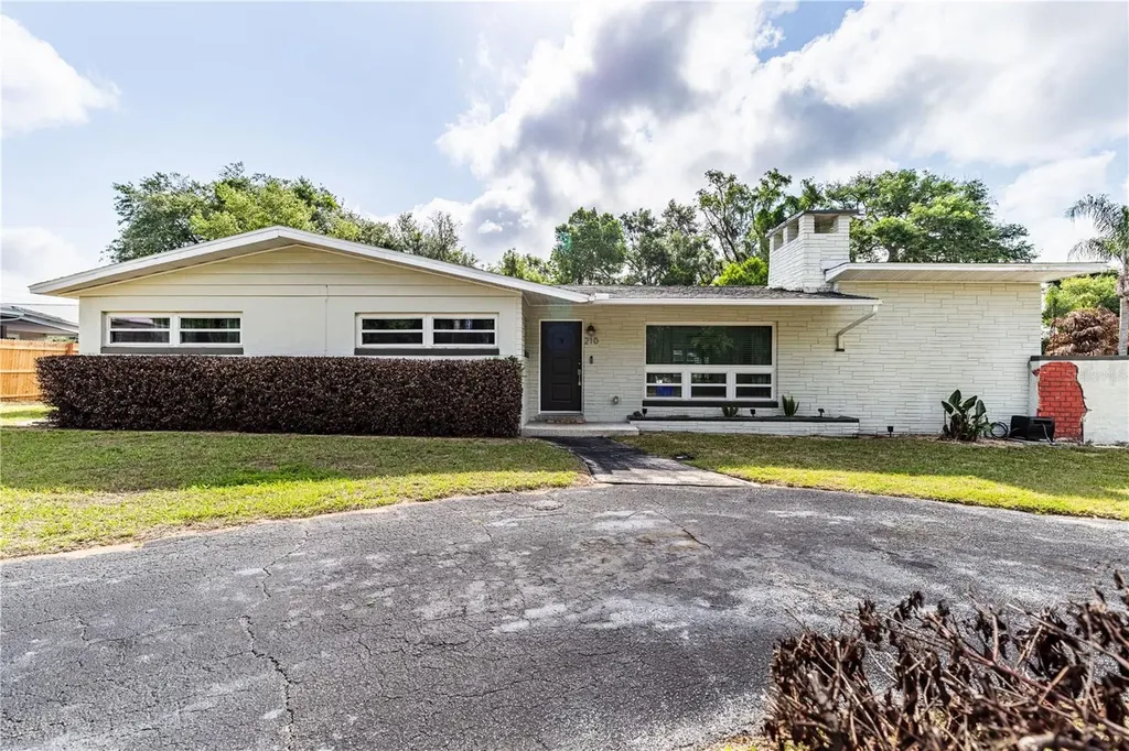 210 Donna Street Tavares FL 32778