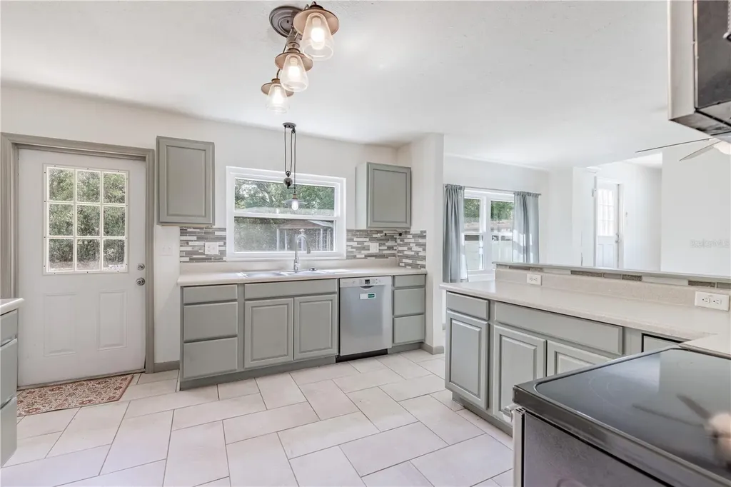 210 Donna Street Tavares FL 32778
