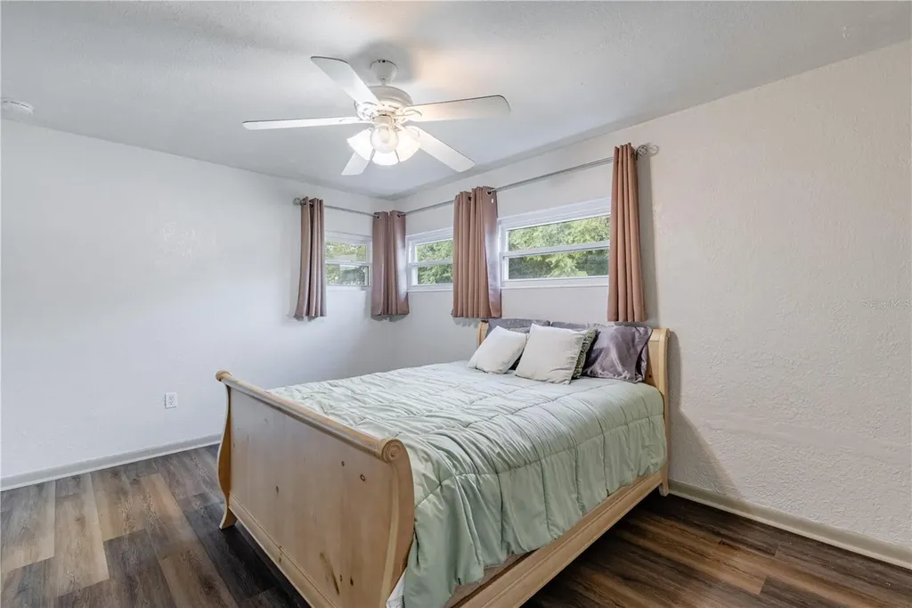 210 Donna Street Tavares FL 32778