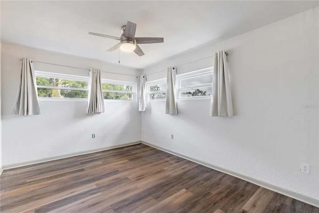 210 Donna Street Tavares FL 32778
