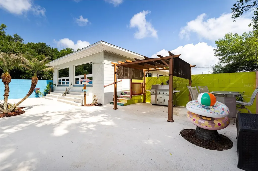 210 Donna Street Tavares FL 32778