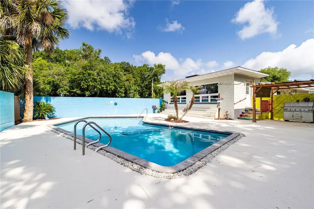 210 Donna Street Tavares FL 32778