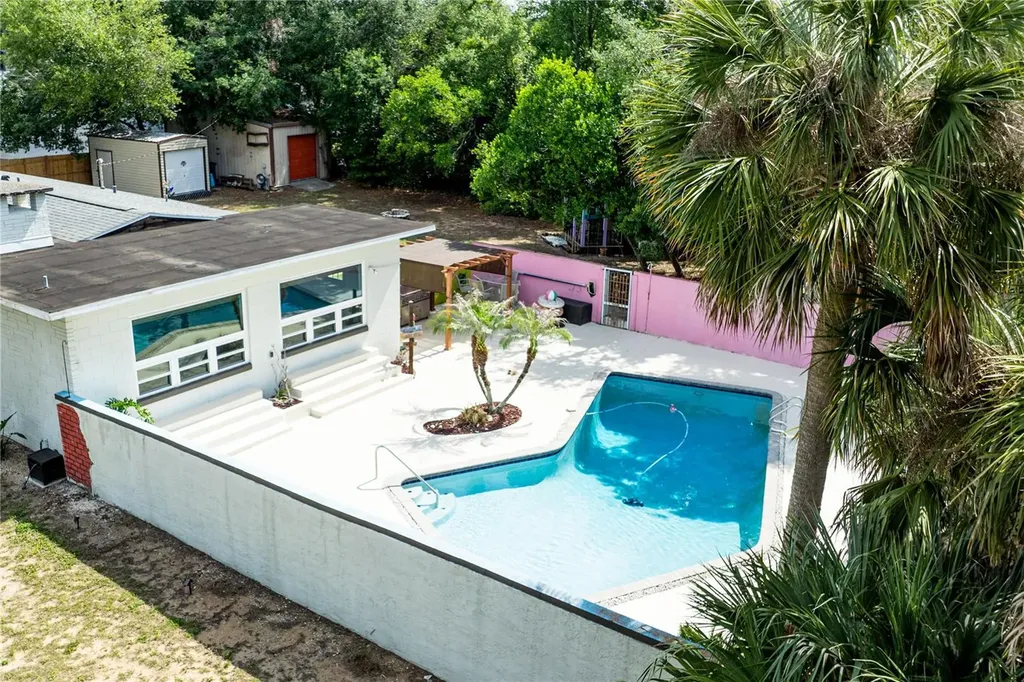 210 Donna Street Tavares FL 32778