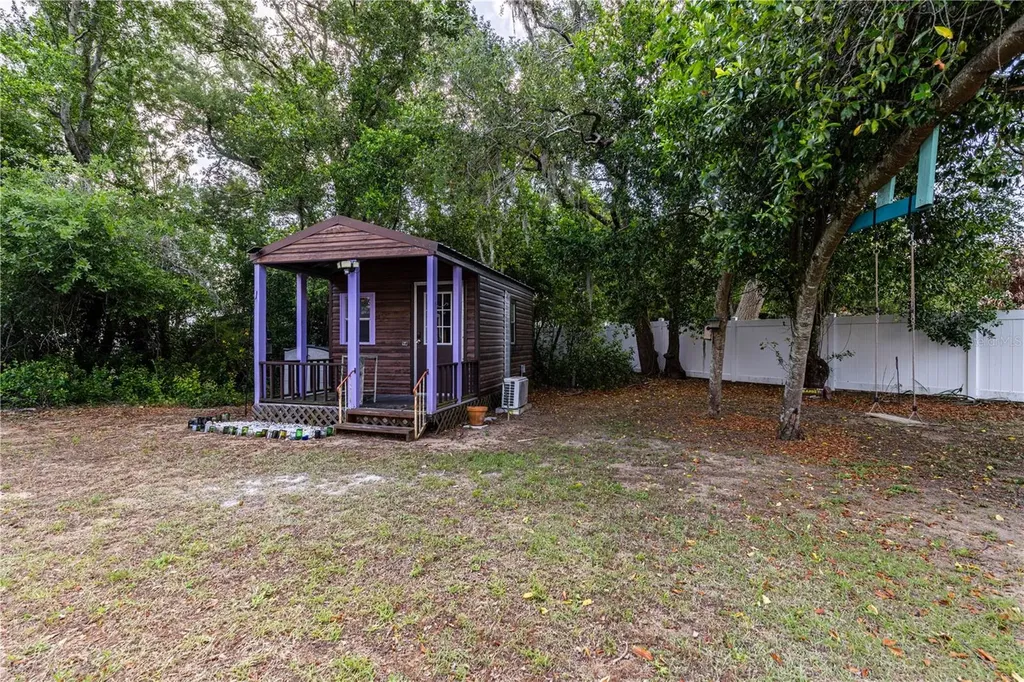 210 Donna Street Tavares FL 32778