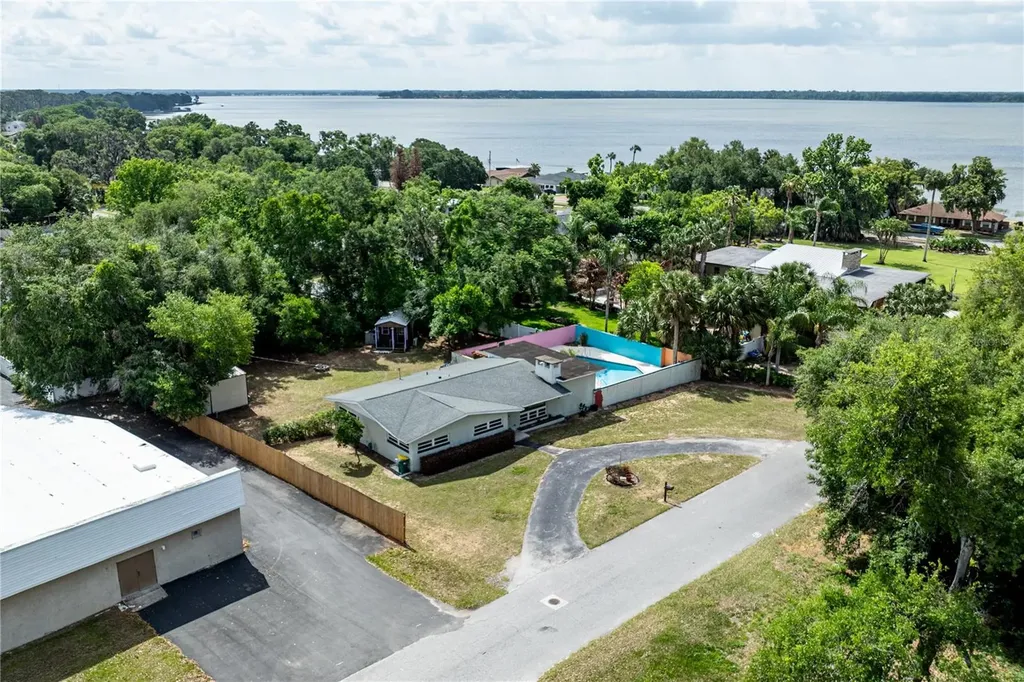 210 Donna Street Tavares FL 32778