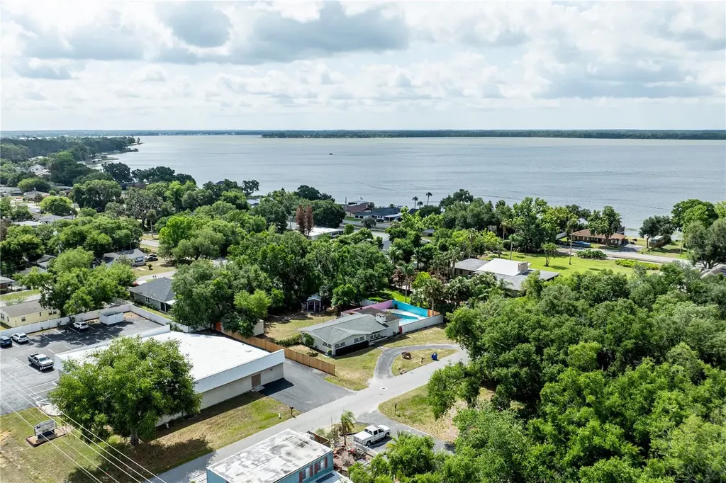 210 Donna Street Tavares FL 32778