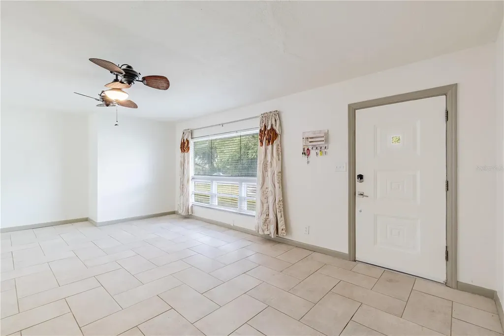 210 Donna Street Tavares FL 32778