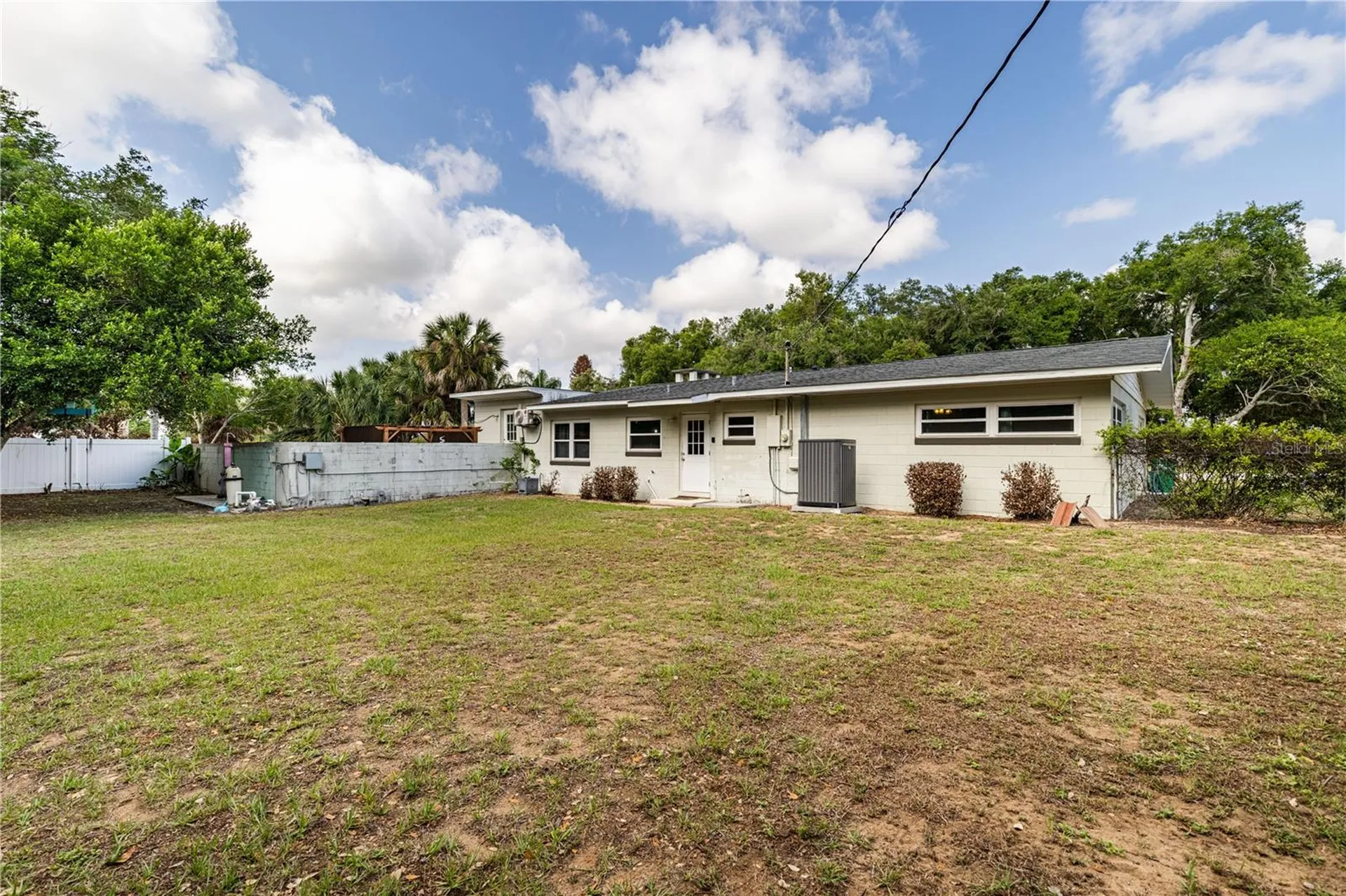 210 Donna Street Tavares FL 32778