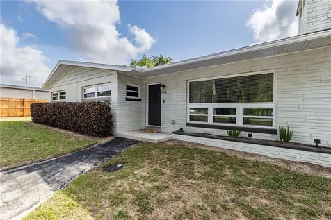 210 Donna Street Tavares FL 32778