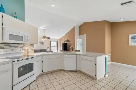 907 Brittany Park Boulevard Tarpon Springs FL 34689