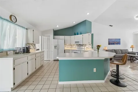 907 Brittany Park Boulevard Tarpon Springs FL 34689