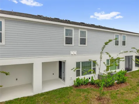 471 Thompson Village Avenue Apopka FL 32703