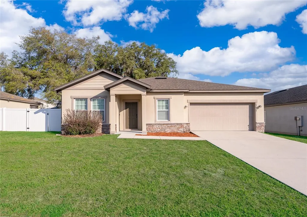 15824 Surfbird Court Mascotte FL 34753