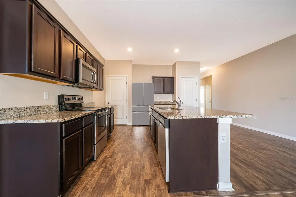 15824 Surfbird Court Mascotte FL 34753