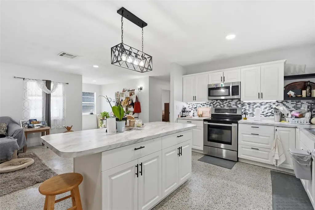 10107 N Aster Avenue Tampa FL 33612