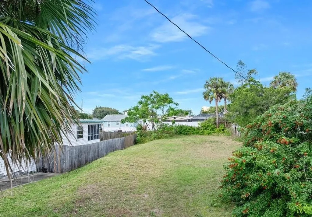 339 Manhattan Avenue Daytona Beach FL 32118