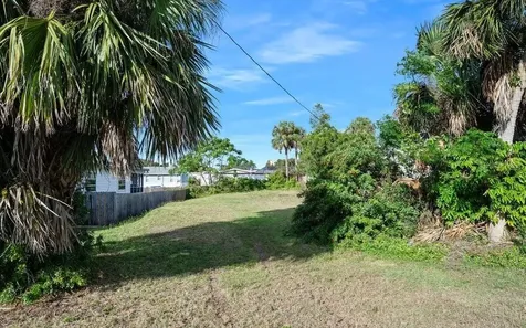 339 Manhattan Avenue Daytona Beach FL 32118