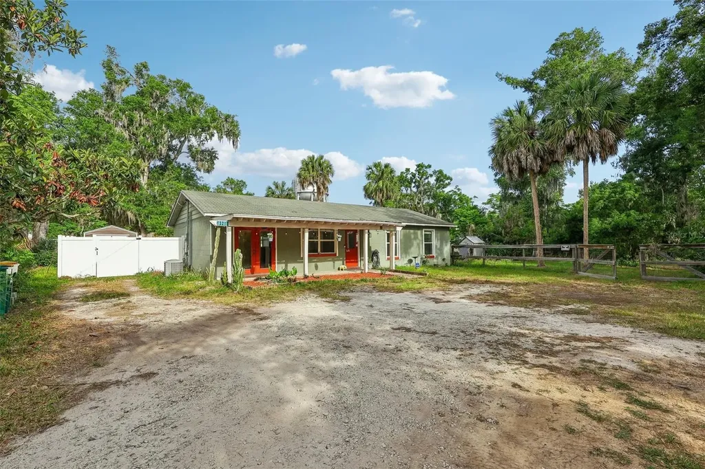321 E 11th Avenue Mount Dora FL 32757